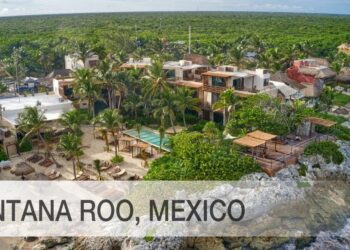 Complejo costero entre palmeras, playa y acantilados con piscina y alojamientos, Patrimonio de Quintana Roo: Descubre su riqueza cultural y natural.