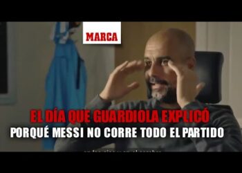 ¿De dónde es Pep Guardiola? Descubre sus raíces y trayectoria en una escena de entrevista con el entrenador gesticulando frente al logo de MARCA y un titular sobre Messi.
