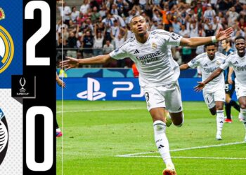 Jugadores del Real Madrid celebrando un gol en la Supercopa con marcador 2-0 contra Atalanta y público en las gradas; ¿Cuánto cobra Courtois? Descubre su salario en el Real Madrid