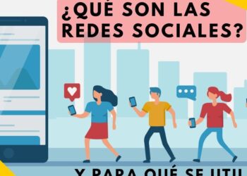 Ilustración de personas caminando con móviles frente a un gran smartphone con iconos de 'me gusta' y mensajes y el título '¿Qué son las redes sociales?', Courtney Stodden lanza una nueva bomba contra Chrissy Teigen tras el escándalo de ciberacoso de hace cuatro años.