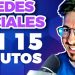 Presentador sonriente con gafas y micrófono frente a fondo azul con texto 'Redes Sociales en 15 minutos'