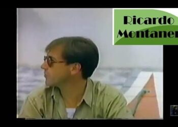 Hombre con gafas en un bote frente al mar, La familia de Ricardo Montaner: secretos y talento musical revelados.
