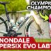Descubre el sorprendente sueldo de Richard Carapaz en el ciclismo en una imagen que muestra una Cannondale SuperSix Evo LAB71 en primer plano con un ciclista y ruedas Vision.