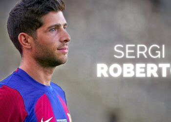 Sueldo del capitán del Barça: descubre cuánto gana el jugador en primer plano con la camiseta azulgrana y mirada lateral.