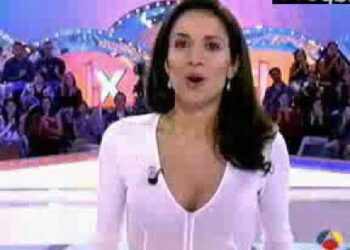 ¿Qué fue de la presentadora? La vida actual de la icónica presentadora en un plató de televisión frente a la cámara