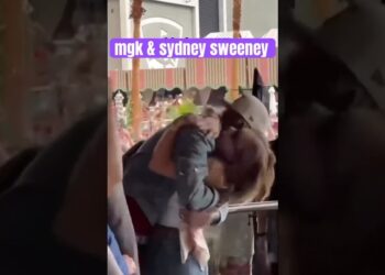 Dos celebridades se besan en un parque de atracciones y desatan rumores en Las Vegas con un sorprendente encuentro íntimo.