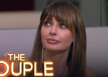 Mujer en primer plano con cabello castaño y flequillo y el logo del programa luminoso; La serie que todos están viendo de nuevo: descubre por qué este drama es un verdadero fenómeno