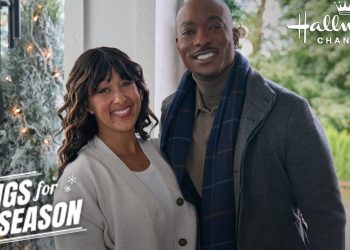 Descubre la sorprendente conexión entre la nueva película navideña y su vida personal que nadie esperaba: pareja sonriente frente a decoración navideña y logo de canal