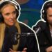 Dos presentadores conversando en un estudio de podcast con auriculares y micrófonos, Los fans de Netflix claman por la segunda temporada de la increíble serie de misterio que te dejará sin aliento.