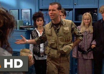 Descubre qué ha sido de los actores de Weird Science 40 años después: de un ganador del Oscar a un escándalo de muerte injusta en un fotograma que muestra a varios jóvenes confrontándose en una cocina.