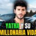 Hombre frente a un yate y un coche deportivo de lujo; ¿Cuánto dinero tiene Khea? Descubre su fortuna y éxito musical