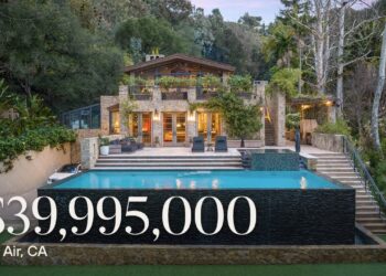 Descubre la impresionante casa en Bel-Air con piscina infinita, fachada de piedra y amplias terrazas ajardinadas.